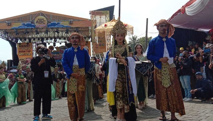 Tradisi Labuh Saji Ikon Syukuran Hari Nelayan Palabuhanratu