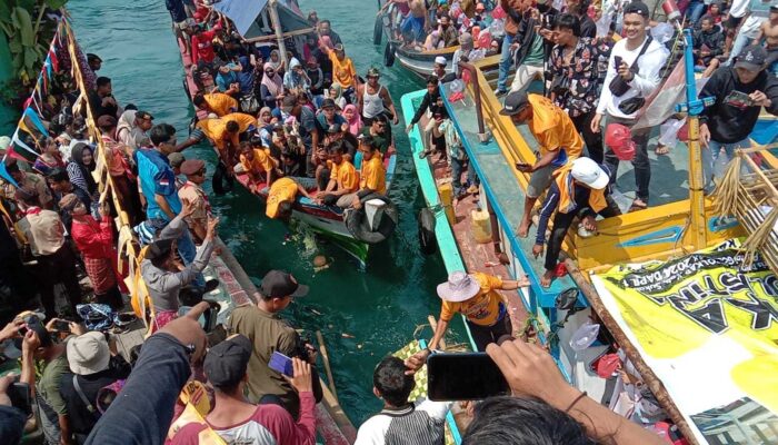 Tradisi Labuh Saji Ikon Syukuran Hari Nelayan Palabuhanratu