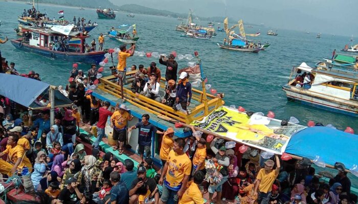 Tradisi Labuh Saji Ikon Syukuran Hari Nelayan Palabuhanratu