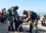 HUT Kodam III Siliwangi, Puluhan Pesisir Pantai Sukabumi Dibersihkan