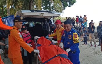 Evakusi jasad korban ditelan ombak pantai pasir putih sukabumi