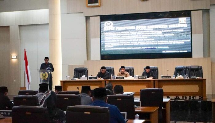 Bupati Sukabumi Sampaikan Pendapat Akhir Dua Raperda, Tentang Pelaksanaan APBD TA 2022