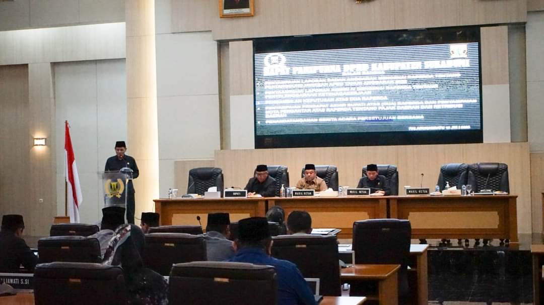 Bupati Sukabumi Sampaikan Pendapat Akhir Dua Raperda, Tentang Pelaksanaan APBD TA 2022