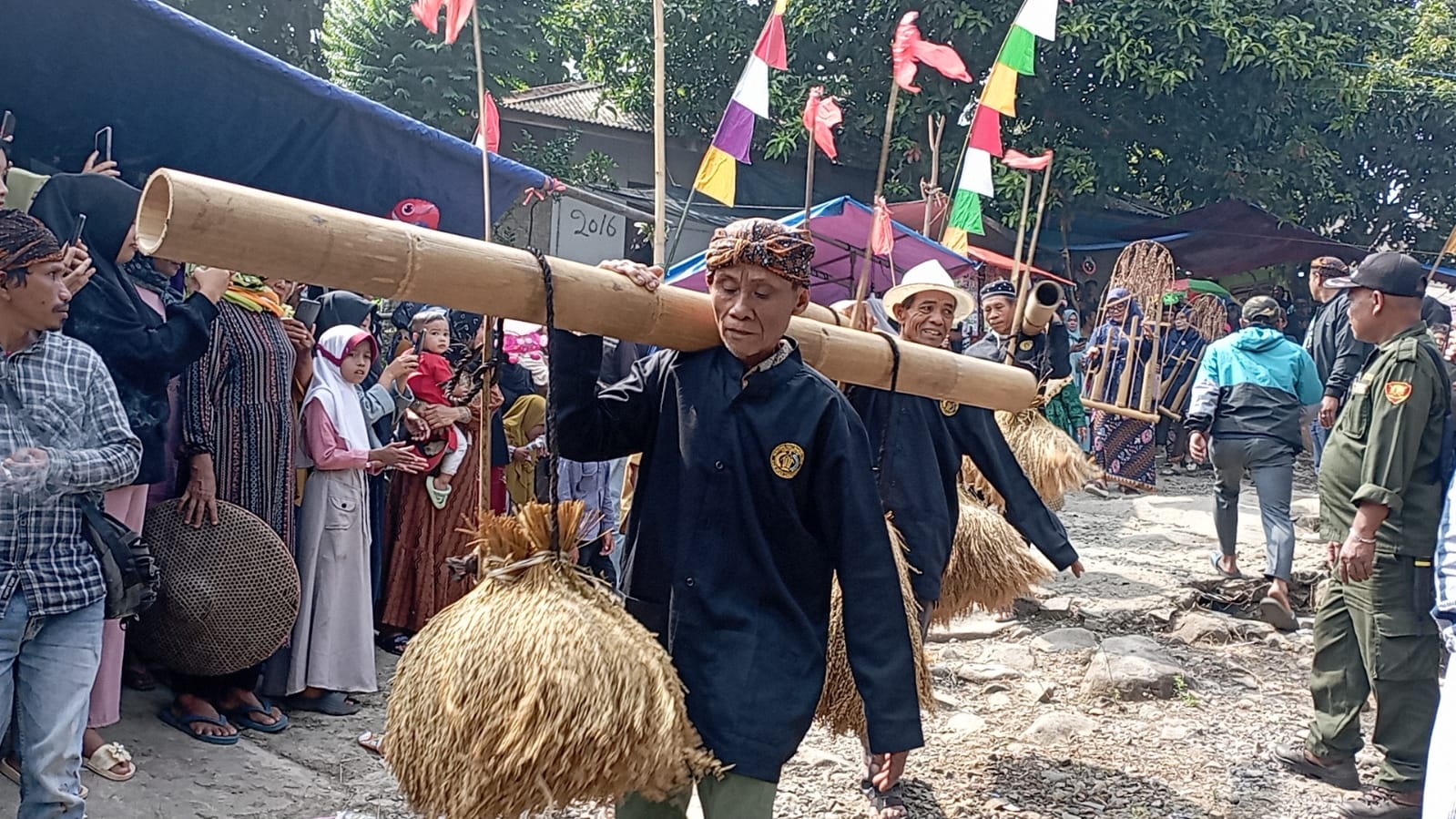 Tradisi Seren Taun Kasepuhan Cireundeu Sukabumi: Kearifan Lokal & Syukur Hasil Panen