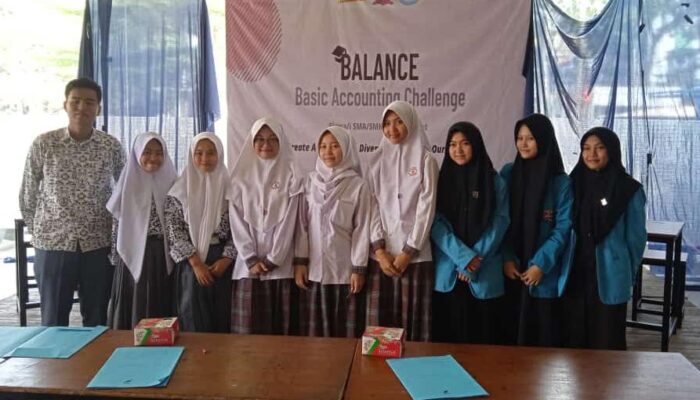 SMA PGRI Bantar Gadung Raih Juara Cerdas Cermat di Universitas Nusa Putra Sukabumi