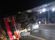 Truk Terguling di Parungkuda, Arus Sukabumi – Bogor Lumpuh
