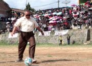 Kabandungan Football Competition Dibuka dengan Tendangan Kick Off Bupati