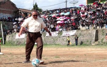 Kabandungan Football Competition Dibuka dengan Tendangan Kick Off Bupati