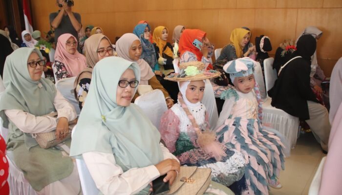 Busana Muslim Kreatif dari Limbah: Lomba Peragaan Anak Usia Dini di Sukabumi