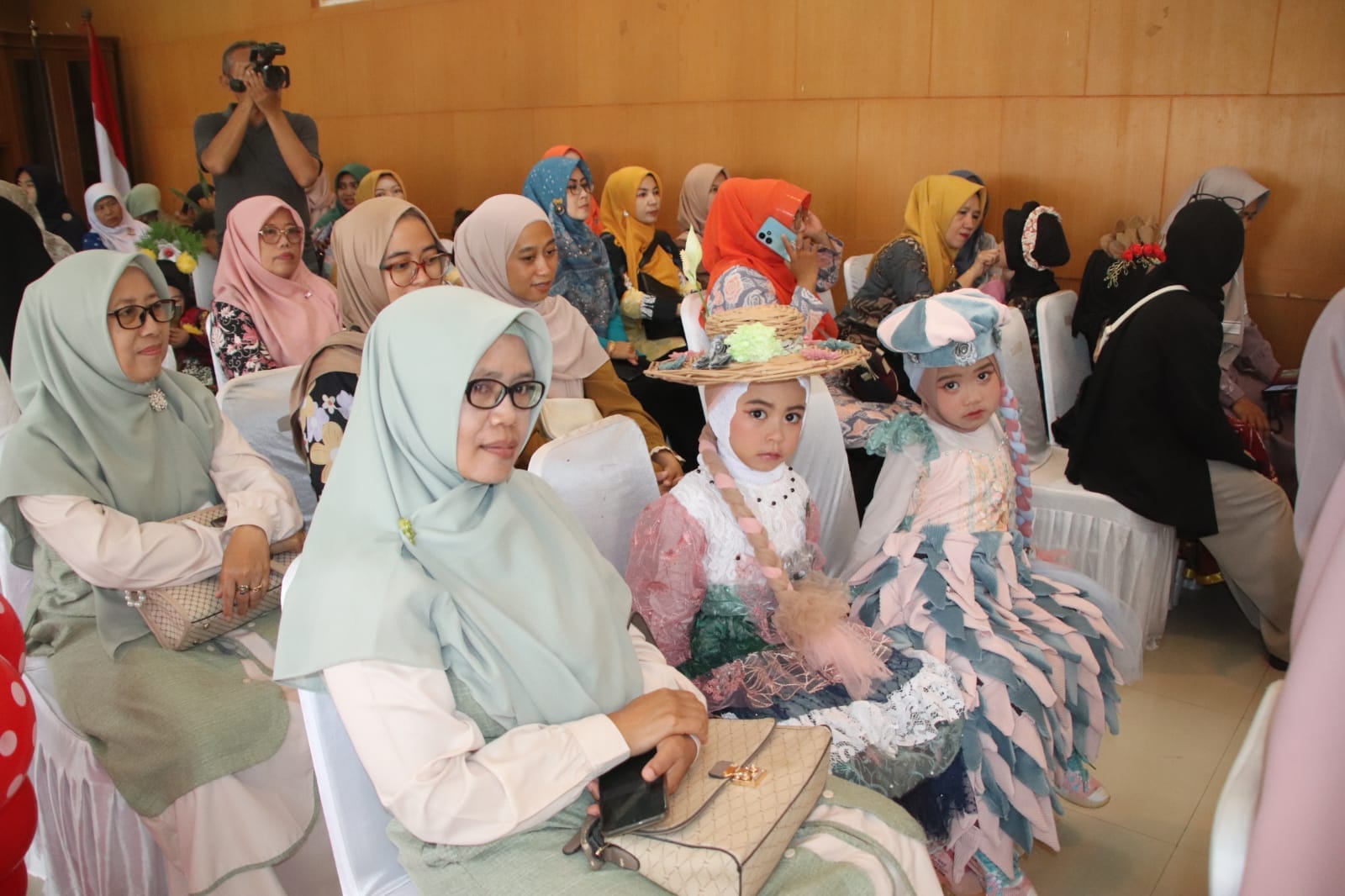 Busana Muslim Kreatif dari Limbah: Lomba Peragaan Anak Usia Dini di Sukabumi