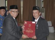 Momen HUT Kopri ke 52, Bupati Sukabumi Sematkan Penganugrahan Satyalancana Karya Satya ke 150 PNS