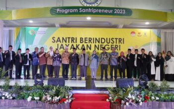 Dampingi Dirjen Industri Kecil ke Ponpes Darussyifa Al Fitroh, Kang Ade Apresiasi Program Santripreneur