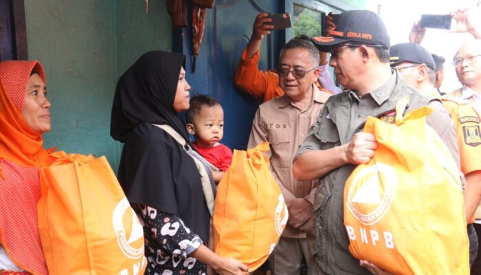 BNPB Tinjau Lokasi Bencana Pergerakan Tanah di Cireunghas Sukabumi