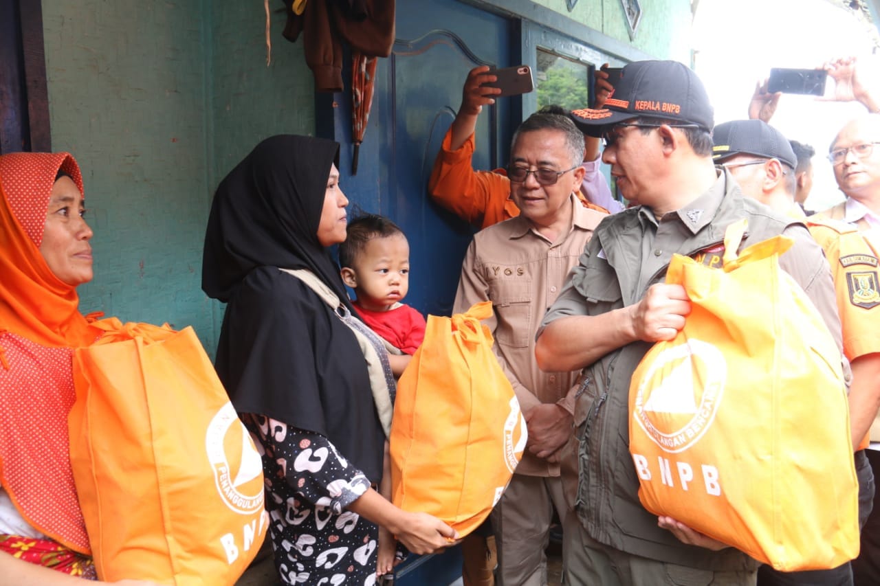 BNPB Tinjau Lokasi Bencana Pergerakan Tanah di Cireunghas Sukabumi