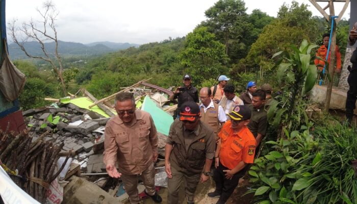 BNPB Tinjau Lokasi Bencana Pergerakan Tanah di Cireunghas Sukabumi