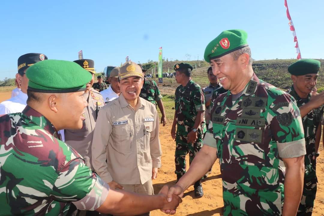 Sekda Dampingi WAKASAD Tinjau Program Ketahanan Pangan dan Penghijauan Lahan