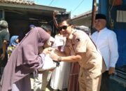 Tedi Setiadi Bagikan Sembako dan Santunan Anak Yatim di Parungkuda