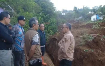 Wabup Sukabumi Tinjau Lokasi Bencana Pergerakan Tanah di Cibadak