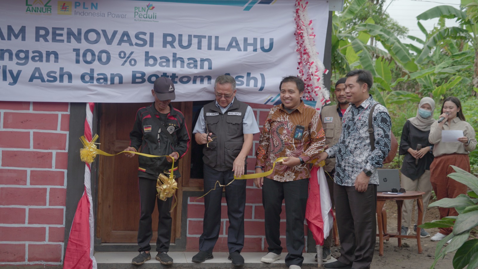 Bantuan CSR PLTU Palabuhanratu: Wabup Iyos Resmikan 5 Rutilahu di Sukabumi