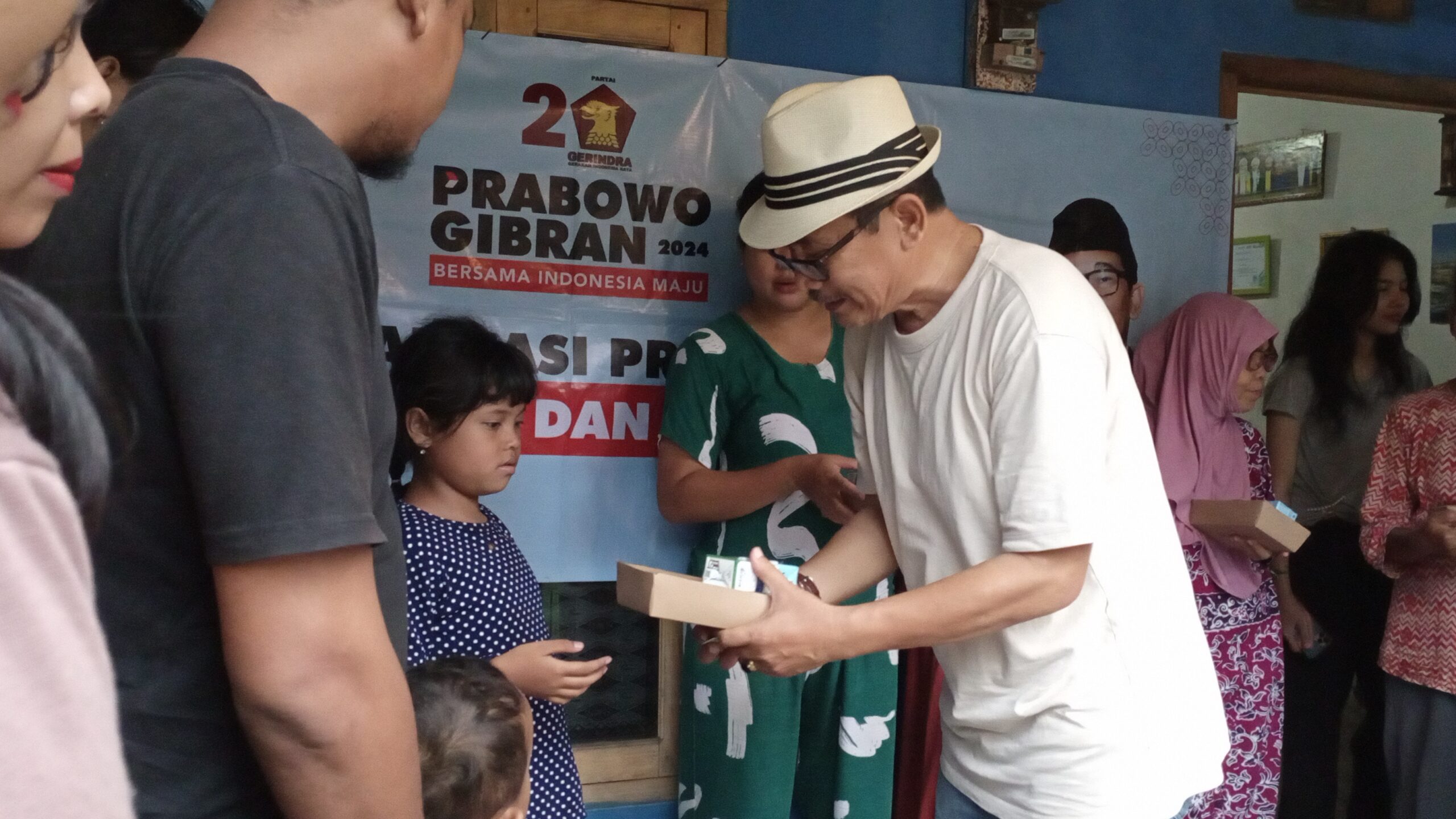 Program Susu Makan Gratis Jadi Rutinitas Usep Wawan di Dapil 1 Sukabumi