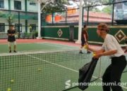 Jurnalis Bela Negara Ajak Abah Landoeng Berlatih Tenis di Makodiklatad