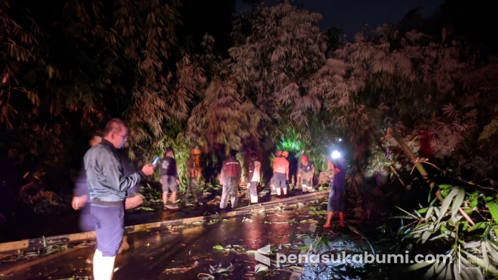 Imbas Longsor di Parungkuda, Jalur Sukabumi - Bogor Terputus