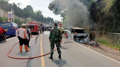 Angkutan Umum Terbakar Di Parungkuda, Diduga Akibat Arus Pendek