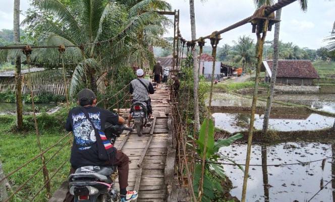 Jembatan di Curugkembar Rusak, Anggota DPRD Sukabumi Dorong Pembangunan Layak