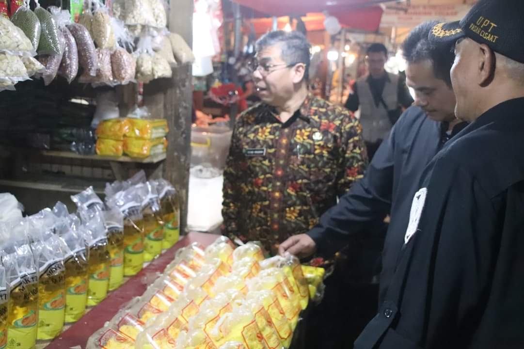 Stabilitas Harga Pangan di Pasar Cisaat Aman Jelang Idul Adha, Plh. Sekda Sukabumi Pantau Langsung