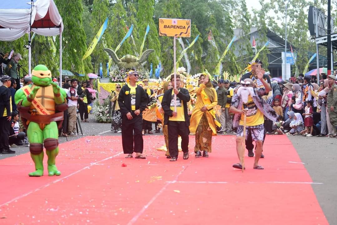 Foto: Kura-Kura Ninja di Festival Bunga Kabupaten Sukabumi