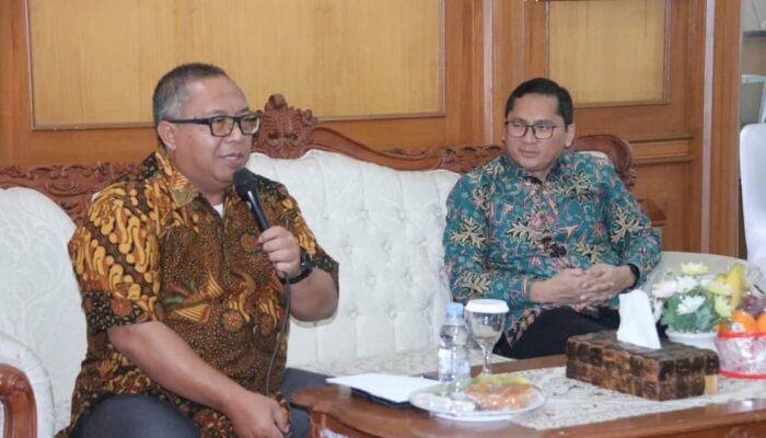 Pemkab Sukabumi Tanda Tangani Serah Terima Alun-Alun Gado Bangkong