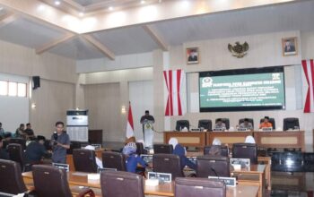 Bupati Sampaikan Jawaban Terhadap Pandangan Umum Fraksi DPRD atas Raperda APBD 2025