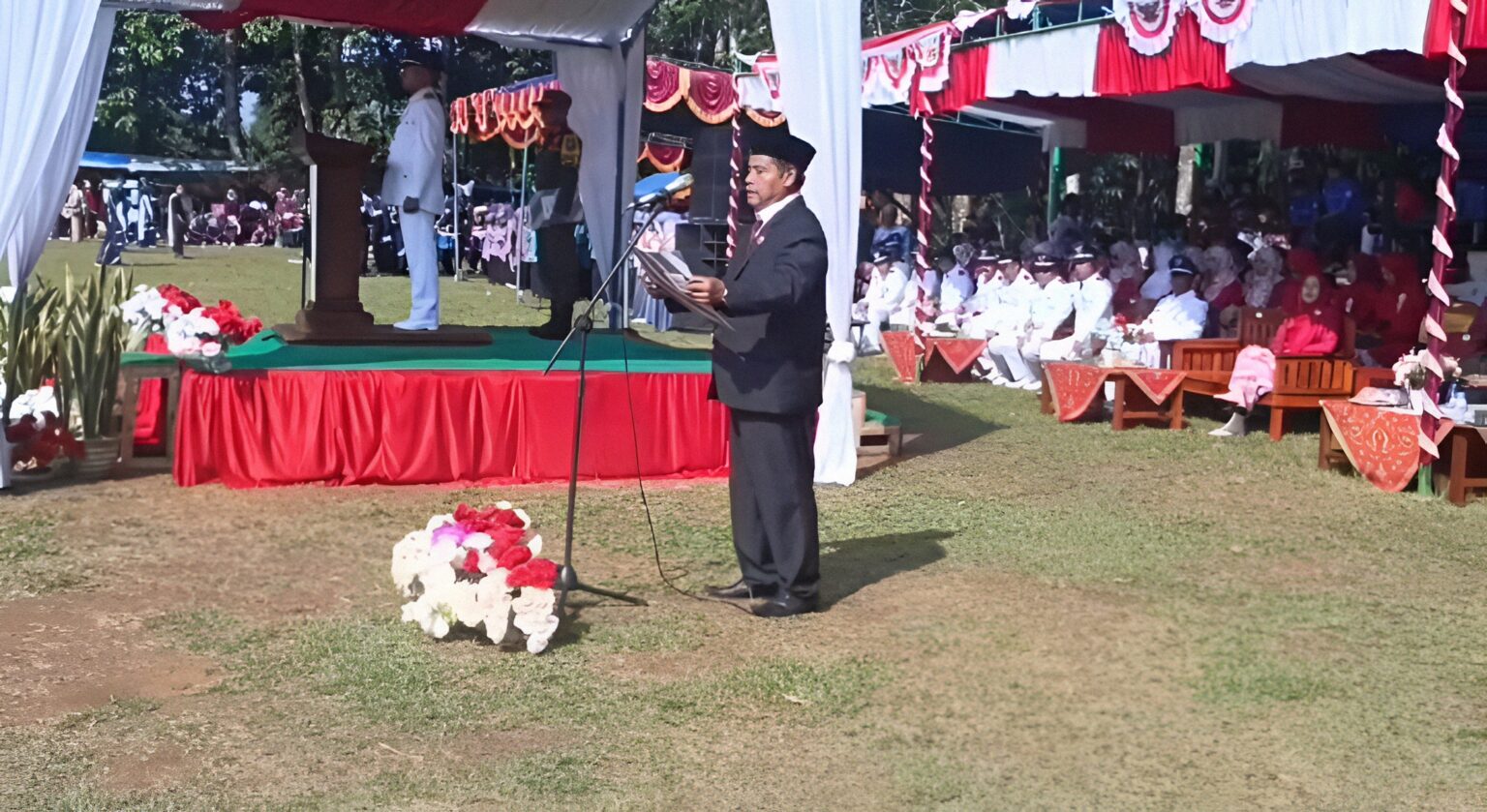 Anggota DPRD Sukabumi, Anang Janur, Bacakan Teks Proklamasi pada Upacara HUT ke-80 RI di Jampangkulon