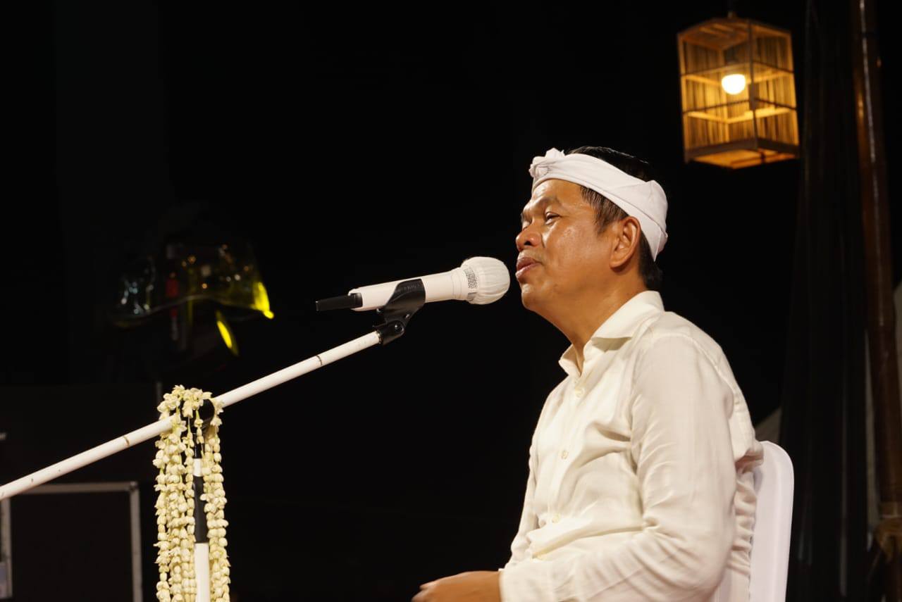 Kang Dedi Mulyadi Menangis di Palabuhanratu: Laut dan Gunung Adalah Ibu dan Bapak Kita