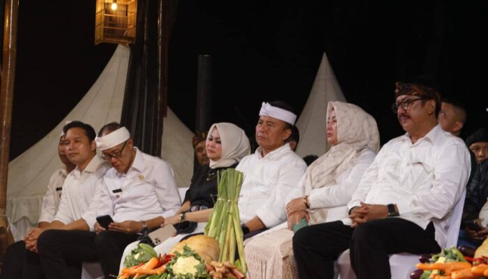 Kang Dedi Mulyadi Menangis di Palabuhanratu: Laut dan Gunung Adalah Ibu dan Bapak Kita