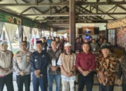 DPMD Sukabumi Dorong Desa Taat Hukum, Aparatur Waluran Dapat Pembekalan dari Ahli