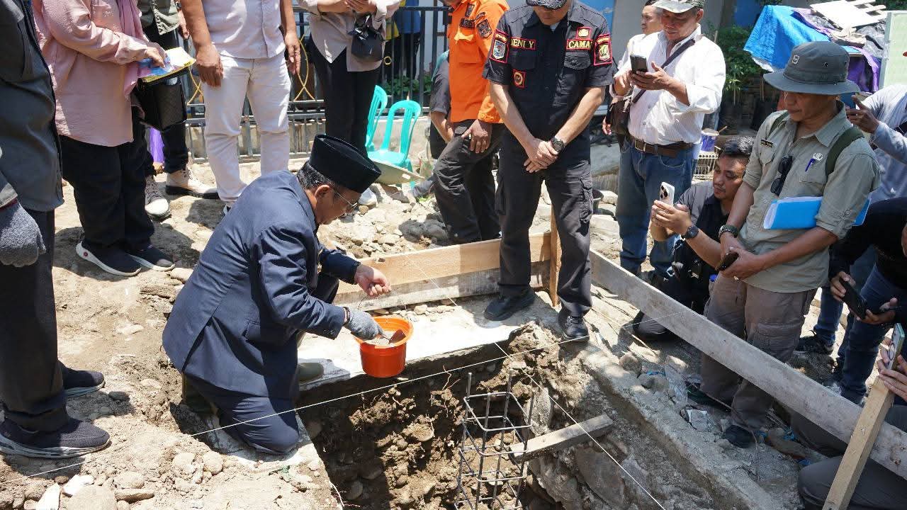 Bupati Sukabumi Resmikan Pembangunan 20 Rumah Panggung untuk Korban Bencana 1 Bupati Sukabumi Resmikan Pembangunan 20 Rumah Panggung untuk Korban Bencana