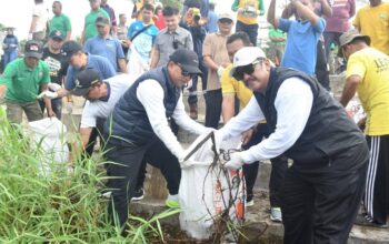 Bupati Pimpin Aksi Bersih Pantai, Komitmen Pemkab Jaga Kenyamanan Fasum