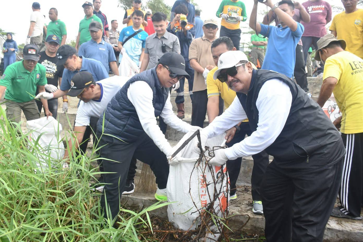 Bupati Pimpin Aksi Bersih Pantai, Komitmen Pemkab Jaga Kenyamanan Fasum