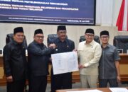 DPRD dan Pemkab Sepakati Dua Raperda, Bupati Apresiasi Sinergi Eksekutif dan Legislatif 8 DPRD dan Pemkab Sepakati Dua Raperda, Bupati Apresiasi Sinergi Eksekutif dan Legislatif