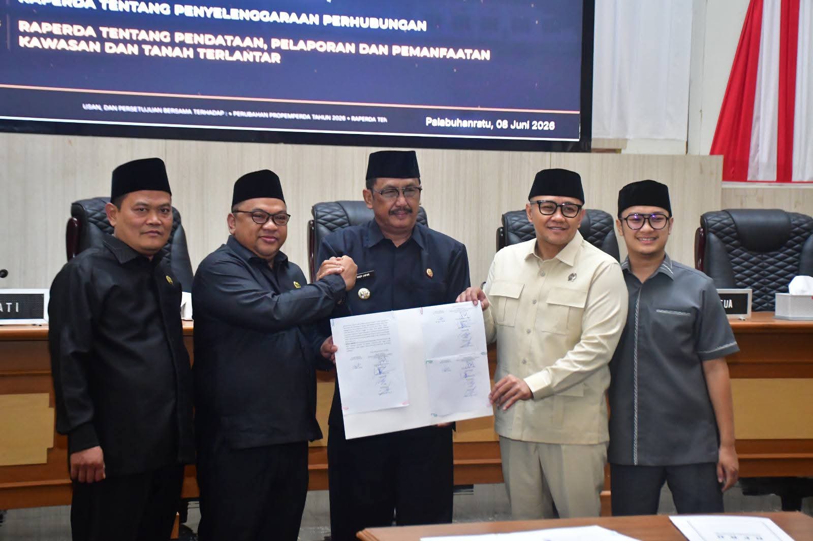 DPRD dan Pemkab Sepakati Dua Raperda, Bupati Apresiasi Sinergi Eksekutif dan Legislatif