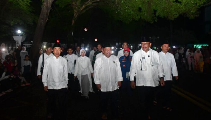 Ketua DPRD Budi Azhar dan Bupati Sukabumi Satu Barisan di Pawai Obor 1 Muharram
