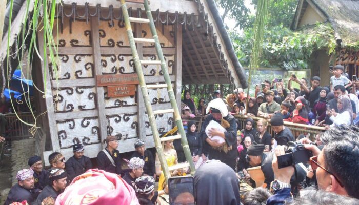 Seren Taun ke-447 Kasepuhan Sinaresmi, Tradisi Sarat Nilai Luhur
