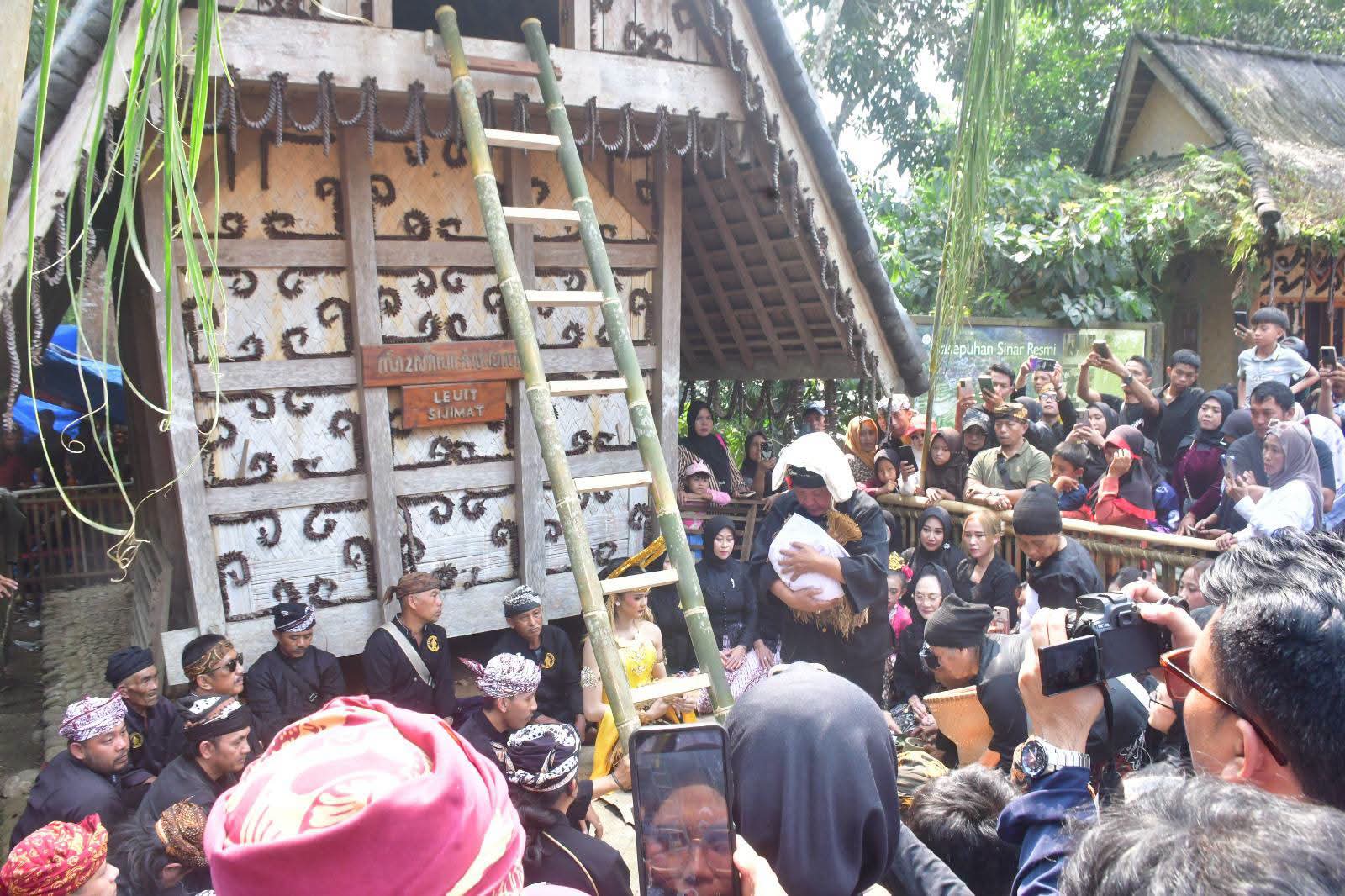 Seren Taun ke-447 Kasepuhan Sinaresmi, Tradisi Sarat Nilai Luhur