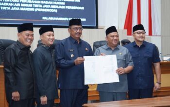 Paripurna Ke-10 DPRD Kabupaten Sukabumi: Bapemperda Paparkan Hasil Bahasan, Bupati Sampaikan Nota Pengantar PDAM 3 Paripurna Ke-10 DPRD Kabupaten Sukabumi: Bapemperda Paparkan Hasil Bahasan, Bupati Sampaikan Nota Pengantar PDAM