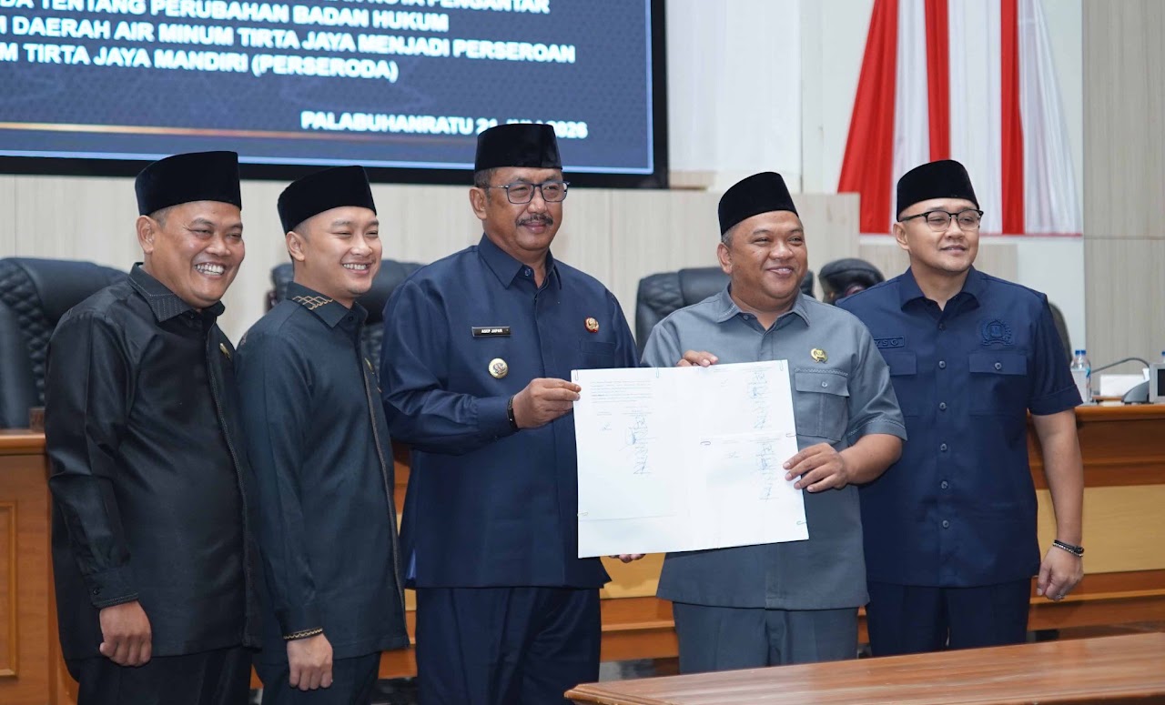 Paripurna Ke-10 DPRD Kabupaten Sukabumi: Bapemperda Paparkan Hasil Bahasan, Bupati Sampaikan Nota Pengantar PDAM