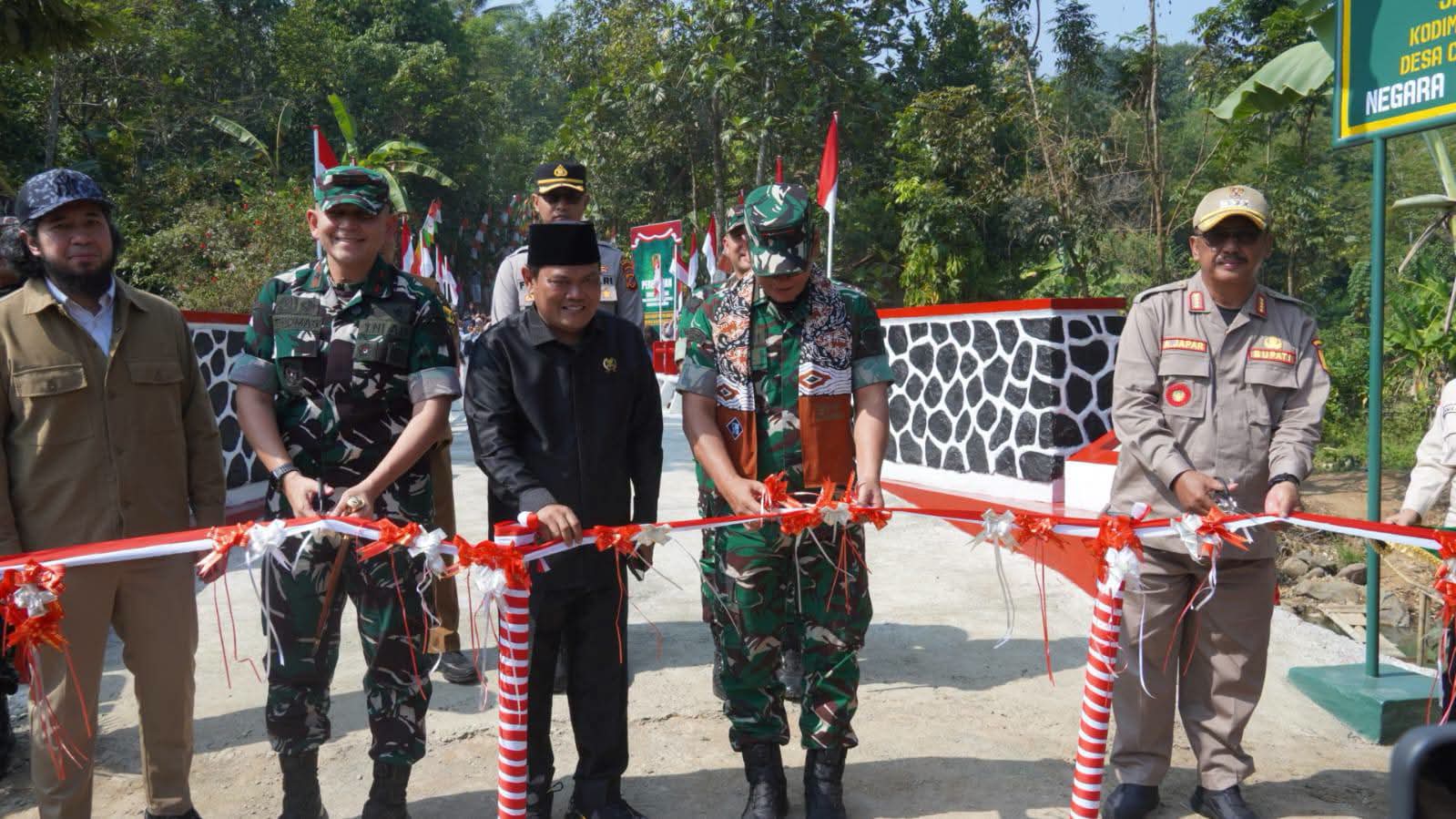 Peresmian Jembatan Garuda Suci, Bupati Sukabumi Apresiasi Kemanunggalan TNI