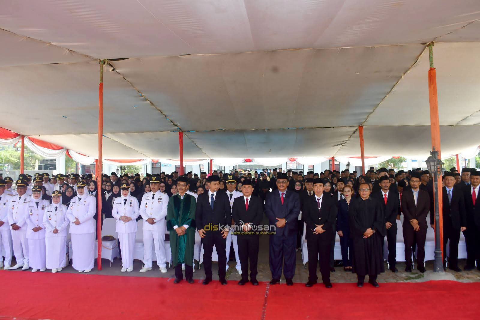 Bupati Sukabumi Lantik 327 Pejabat, Tegaskan Jabatan Amanah dan Minta Inovasi di Tengah Efisiensi Anggaran 2 Bupati Sukabumi Lantik 327 Pejabat, Tegaskan Jabatan Amanah dan Minta Inovasi di Tengah Efisiensi Anggaran