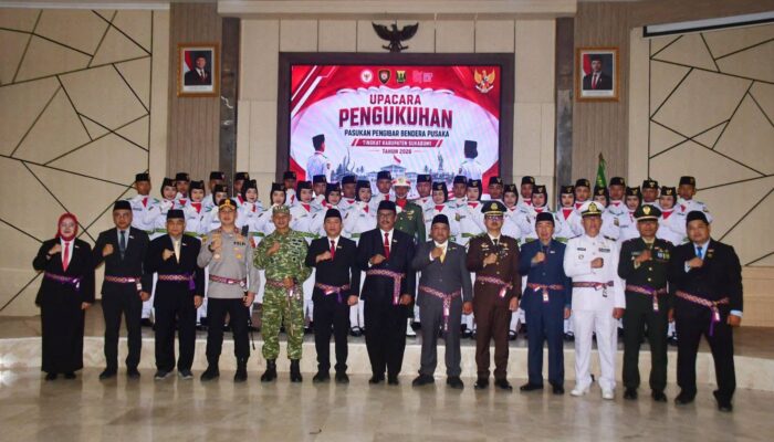 Bupati Sukabumi Kukuhkan 32 Anggota Paskibra 2 Bupati Sukabumi Kukuhkan 32 Anggota Paskibra