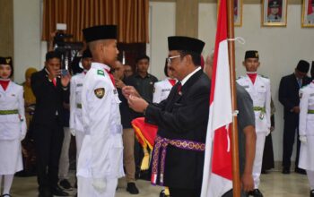 Bupati Sukabumi Kukuhkan 32 Anggota Paskibra 3 Bupati Sukabumi Kukuhkan 32 Anggota Paskibra
